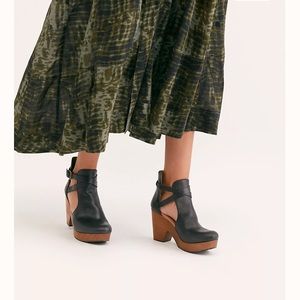 Free people cedar clog in black